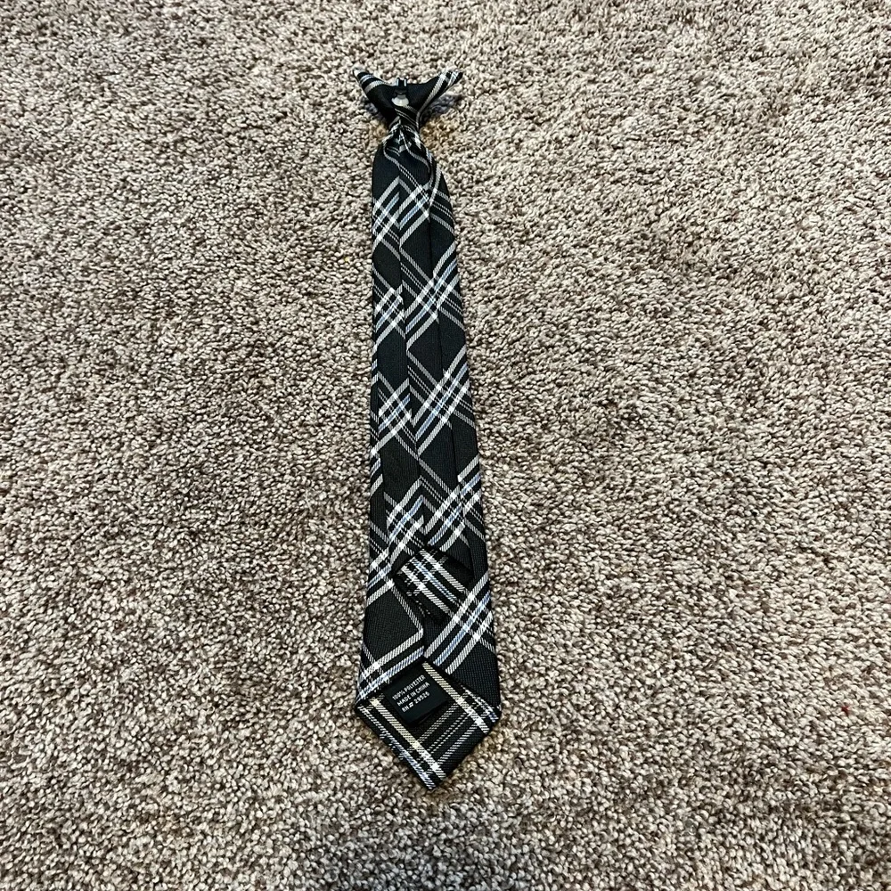 Elegant Black and White Checkered Tie